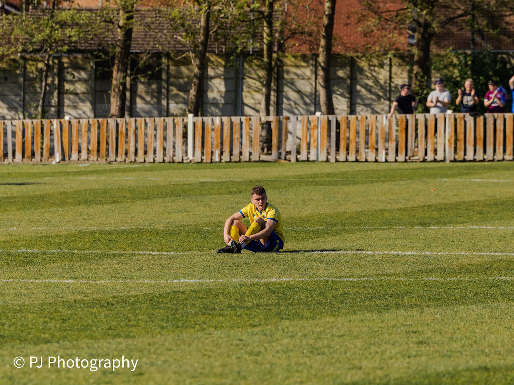 AthertonLRFC's tweet image. 𝐌𝐀𝐓𝐂𝐇 𝐑𝐄𝐏𝐎𝐑𝐓 🗞️

Read back the media team's assessment from Saturday's Play-Off Semi-Final loss to Padiham.

📝 Isaac Hunter
📷 @pj_photographyy

🔗 athertonlr.co.uk/match-report/9…

#OneOfAKind