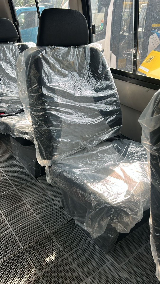 thenrihub's tweet photo. No handrest on one seat  — have to wonder what else is missing… https://t.co/iRKttXweGT