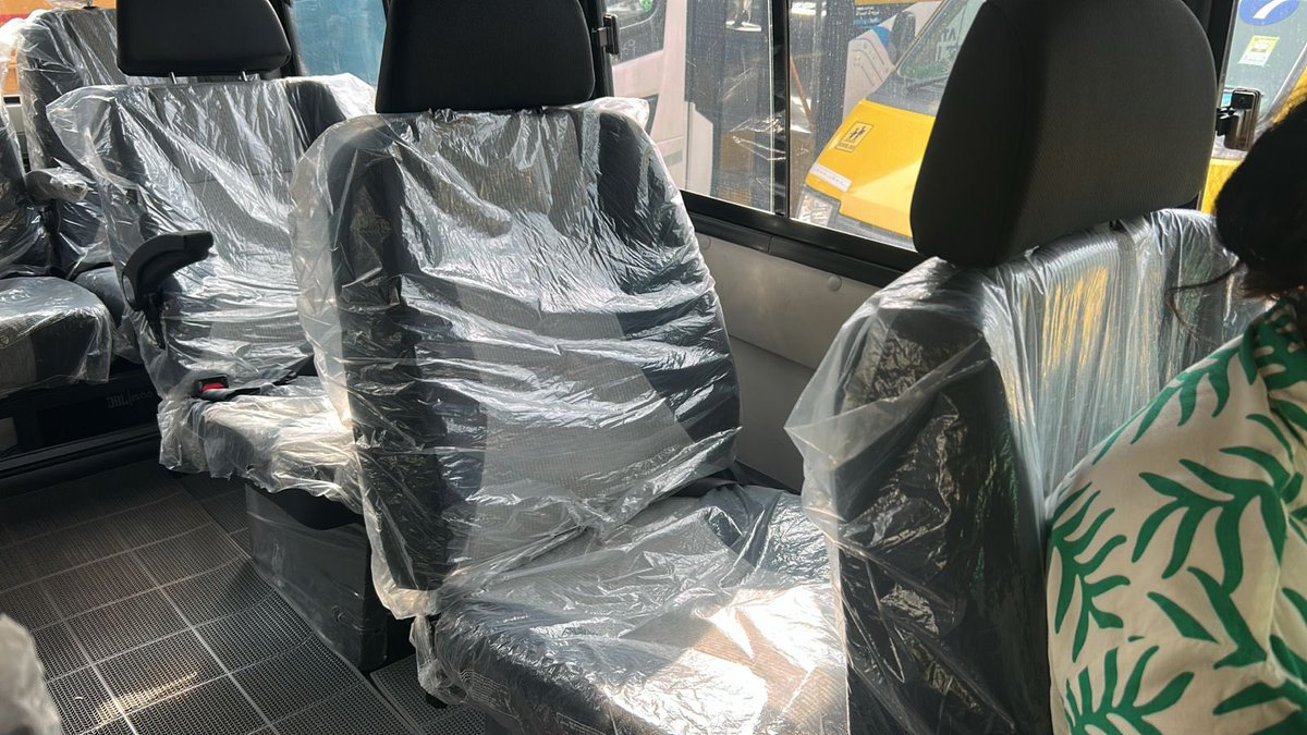 thenrihub's tweet photo. No handrest on one seat  — have to wonder what else is missing… https://t.co/iRKttXweGT