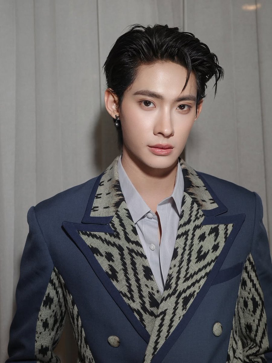 auhaee_makeupp tweet media