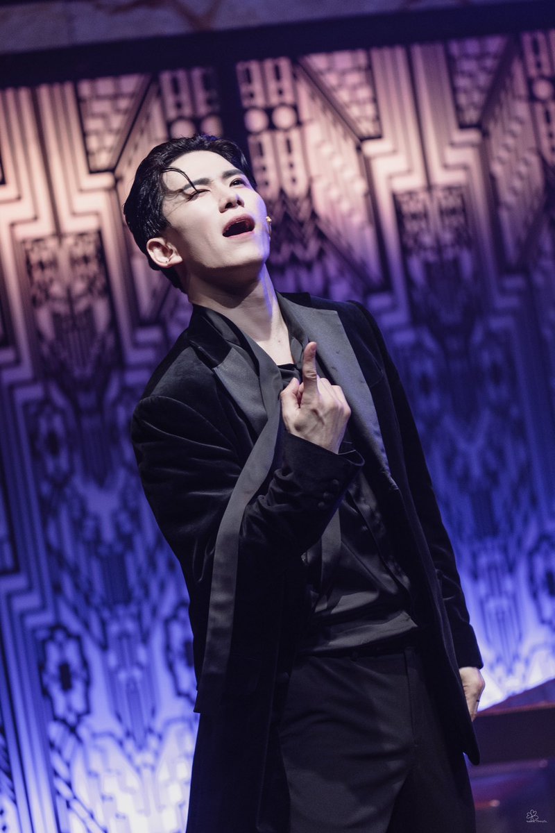 flowerypic's tweet photo. 260426 2:00 뮤지컬 비스티
#정동화 이재현

손키스와.. 어딘가 무서운 윙크🫣 https://t.co/ctAOofgBJt