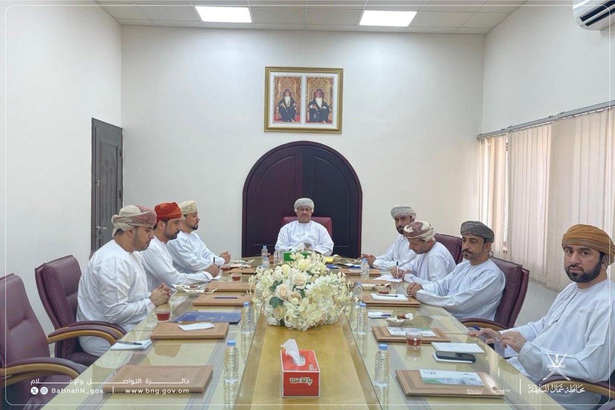 BatinahN_gov's tweet photo. عقد سعادة الشيخ سعود بن محمد الهنائي، والي #صحار، اجتماعًا لمناقشة تفعيل وتنشيط أسواق ولاية صحار، وعلى وجه الخصوص سوق صحار التاريخي، وذلك في إطار الجهود الرامية إلى دعم الحركة التجارية وتعزيز دور الأسواق التقليدية بالولاية. https://t.co/xrlzvOJjcK