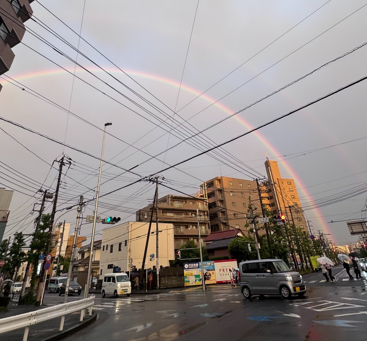 tantan0797's tweet photo. こんな綺麗な虹初めて見た🌈 https://t.co/sEZYSlw6uu