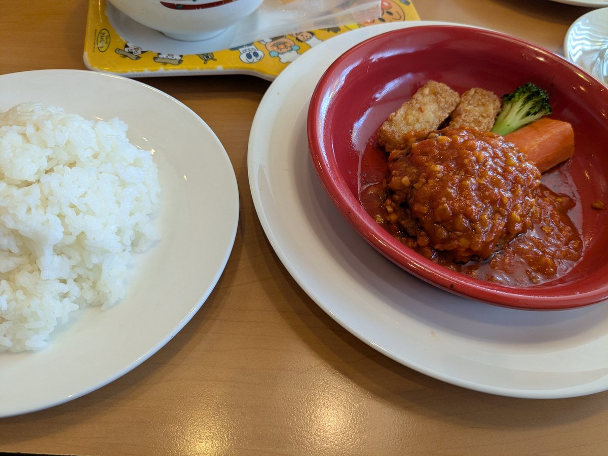 ついに買った。
とくに娘っこの誕生日でもない日なのに奮発。

クレーンゲームのオモチャ。

ただいま、娘っこは　エンドレスゲーム中です。

昼は、何年ぶりかのガスト。ポケモンとのコラボ。限定アクスタゲット！
そして別店舗では限定のトミカもゲット。

明日は　グラニフとジョジョのコラボ発売日