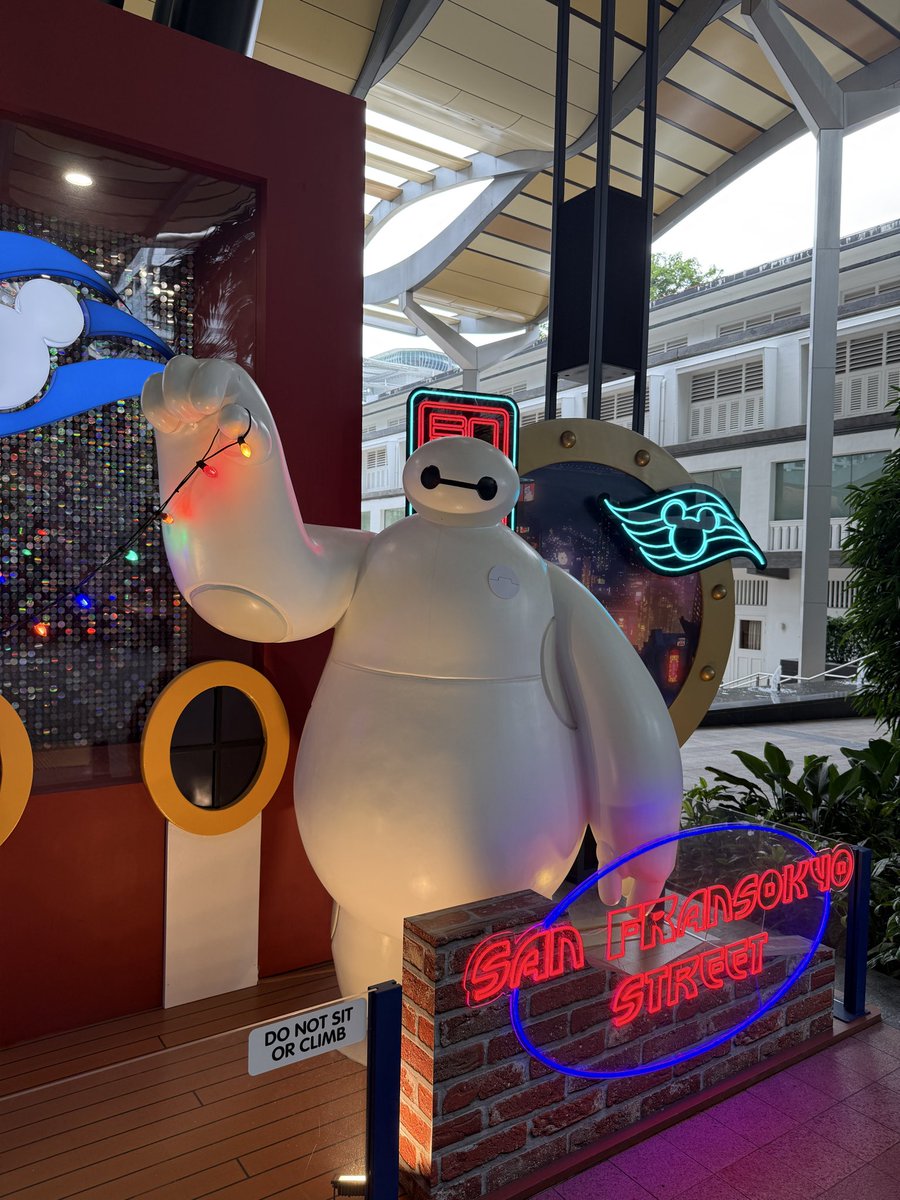 mgmiye's tweet photo. Disney cruise line "Adventure"
ディズニークルーズアドベンチャーのモニュメント全制覇したよ！🐭🚢✨
本格的で周っててたのしかった！
#Disneycruise #adventure #Singapore #ディズニークルーズ #アドベンチャー号 #シンガポール https://t.co/6TAFO1OSNI