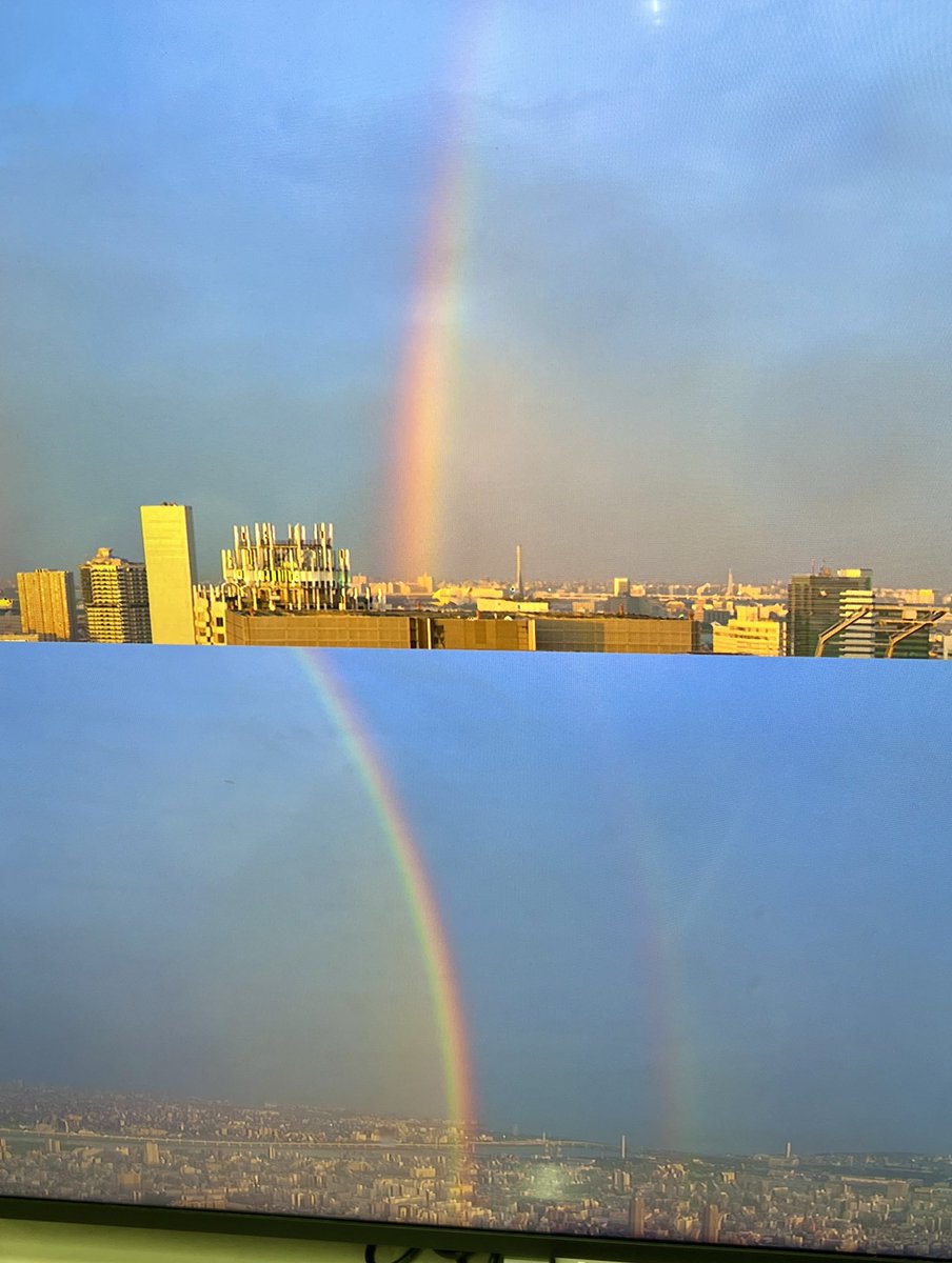 東京で巨大な虹が現れました🌈
もうまもなく雨は上がるよ！