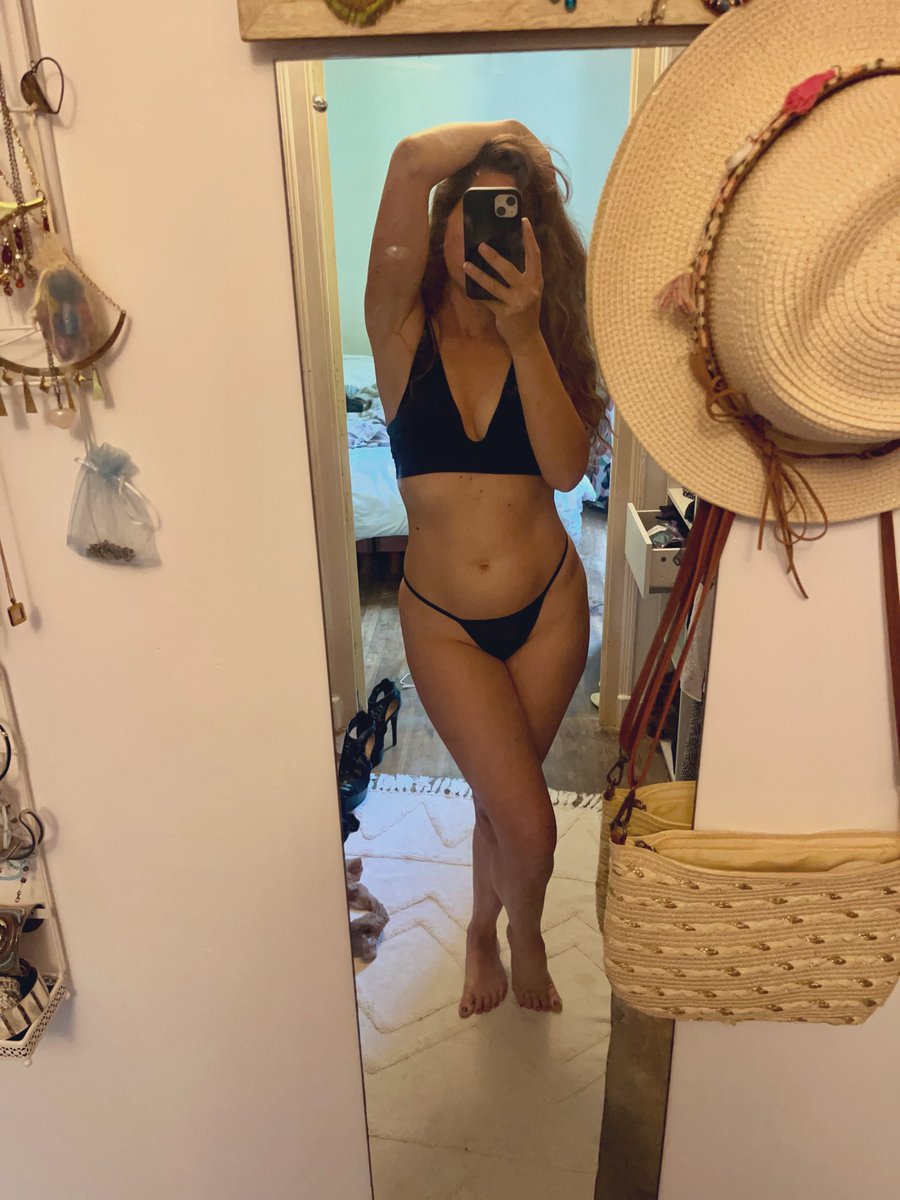 Petite abeille 🔞 4k🤩 tweet media