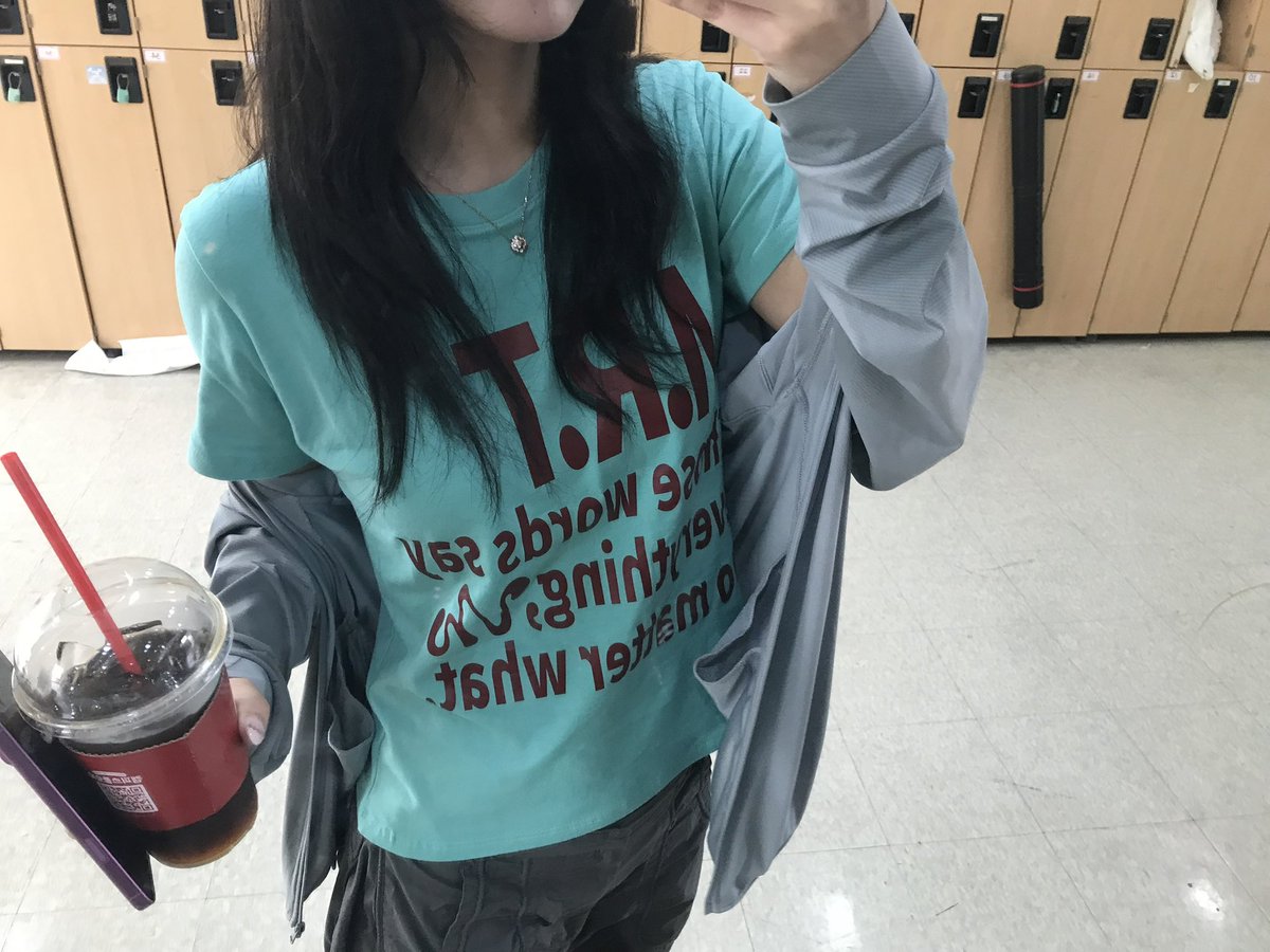 yuunvu's tweet image. #gift
시험도끝낫고예쁜티셔츠도입엇고