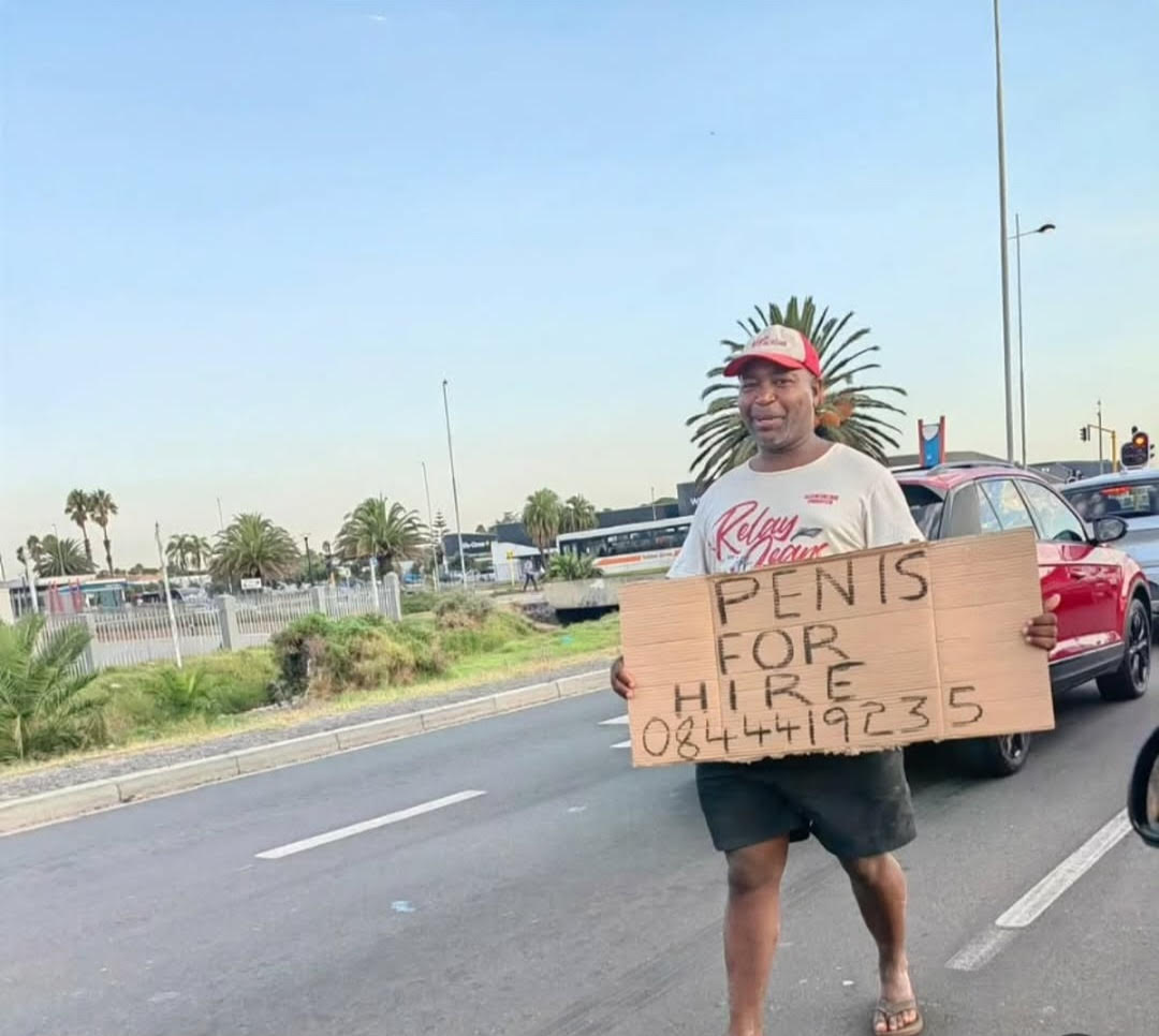 nelson4safrica's tweet image. desperate times calls for desperate matters 🤣#broke #southafrica #beggar #sign #freedomday