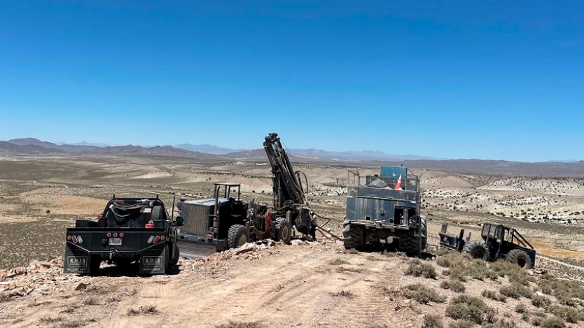 Share_Talk's tweet photo. @mining_great Scheelite City - dense starry night (white scheelite). FYI field mapping, geophysics, trenching underway now along #GWMO's 3km tungsten trend @EdLoye #tungsten #criticalminerals #defensemetals #defencemetals ⏩ https://t.co/8ygrw8kMmt https://t.co/Xd9e5JGvk4