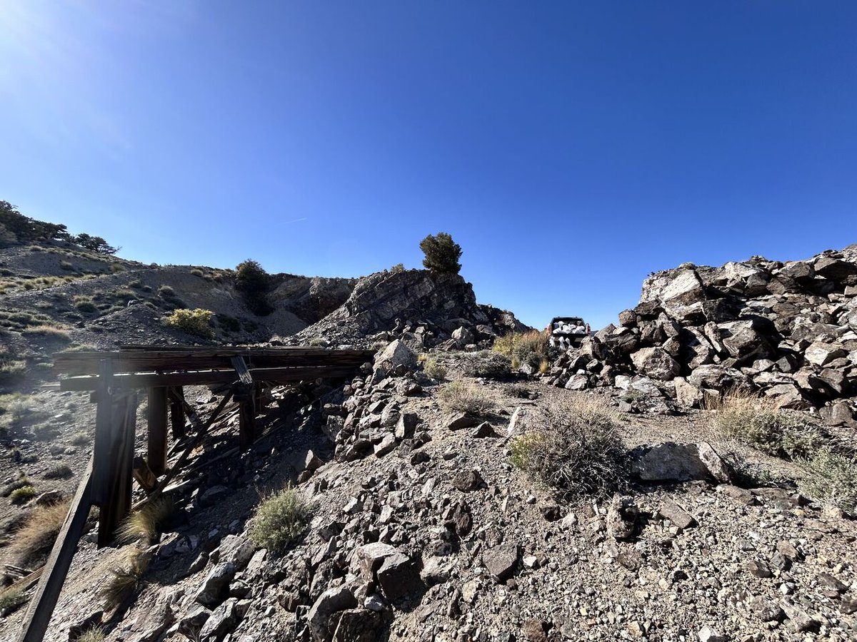 Share_Talk's tweet photo. @mining_great Scheelite City - dense starry night (white scheelite). FYI field mapping, geophysics, trenching underway now along #GWMO's 3km tungsten trend @EdLoye #tungsten #criticalminerals #defensemetals #defencemetals ⏩ https://t.co/8ygrw8kMmt https://t.co/Xd9e5JGvk4
