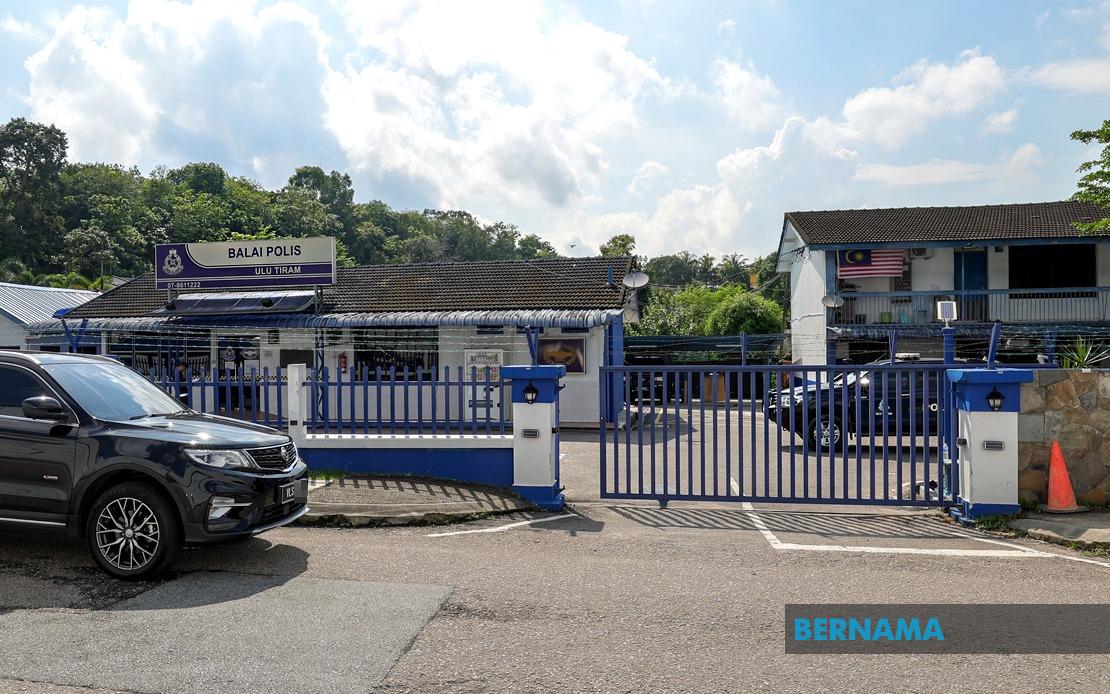 Kes Balai Polis Ulu Tiram: Radin Imran, anak lelakinya dipenjara 30 tahun dan isterinya dipenjara empat tahun atas kesalahan berkaitan keganasan

#BernamaNews
#balaipolis 
#keganasan