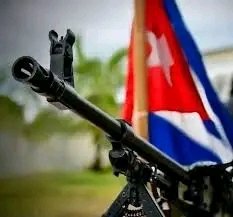 Nuestro compromiso con la revolución es firme, la tierra que nos vio nacer merece ser protegida con honor, dignidad y valentía.  
#LaPatriaSeDefiende hoy y siempre. #CorazónRojo #LunesConMarx <a href="/IzquierdaUnid15/">Izquierda Latina 💪</a>.