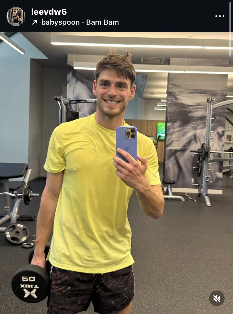 ^•_•^ Notahc 🍉 tweet media