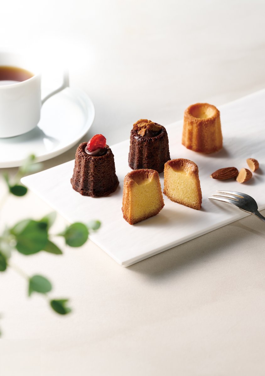 TCannele's tweet photo. \新商品のご紹介/  

カヌレ・ド・フィナンシェ 
カヌレを愛らしいフィナンシェに。  

3種類のお味がございます。 
・プレーン 
・ショコラキャラメルアーモンド 
・ショコラクランベリー 

 4個・8個・12個セットをご用意しております！
 ※店舗によって販売状況が異なります。 https://t.co/UyRucvS4L3