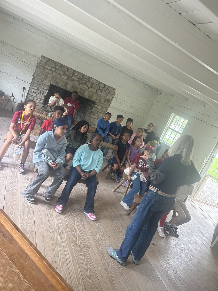Ernie Pyle School 90 tweet media