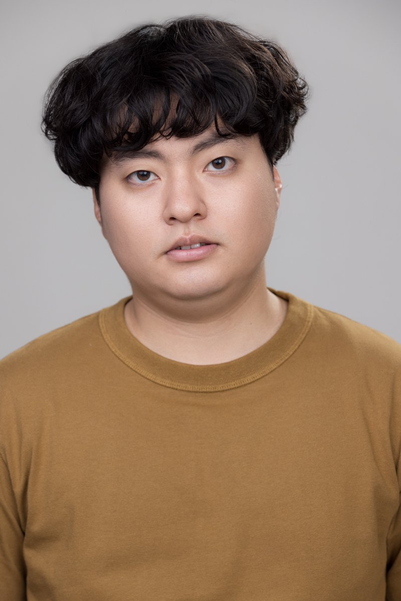【出演情報 #村山暁】

#ロームシアター京都「レパートリーの創造」として、#和田ながら さんの新作公演『#メンズ・ティー・パーティー』に参加致します。

上演：2026年12月4日（金）～ 6日（日）

構成・演出：和田ながら（したため）
美術：大橋鉄郎
出演： 井上徹、高木珠里、三田村啓示、村山暁