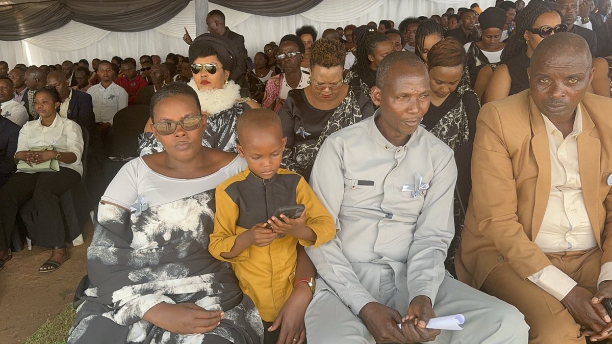 RADIO HUYE tweet media