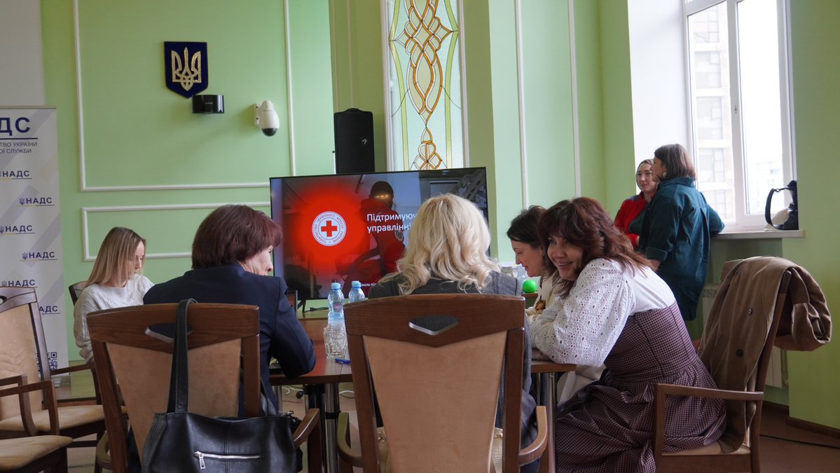 RedCrossUkraine's tweet image. 📝 The Ukrainian Red Cross, in cooperation with the High School of Public Governance, delivered a module of the Strategic #Leadership School on people-centred human resource management in the civil service, focusing on inclusion and accessibility. #CivilService #Inclusion #HR