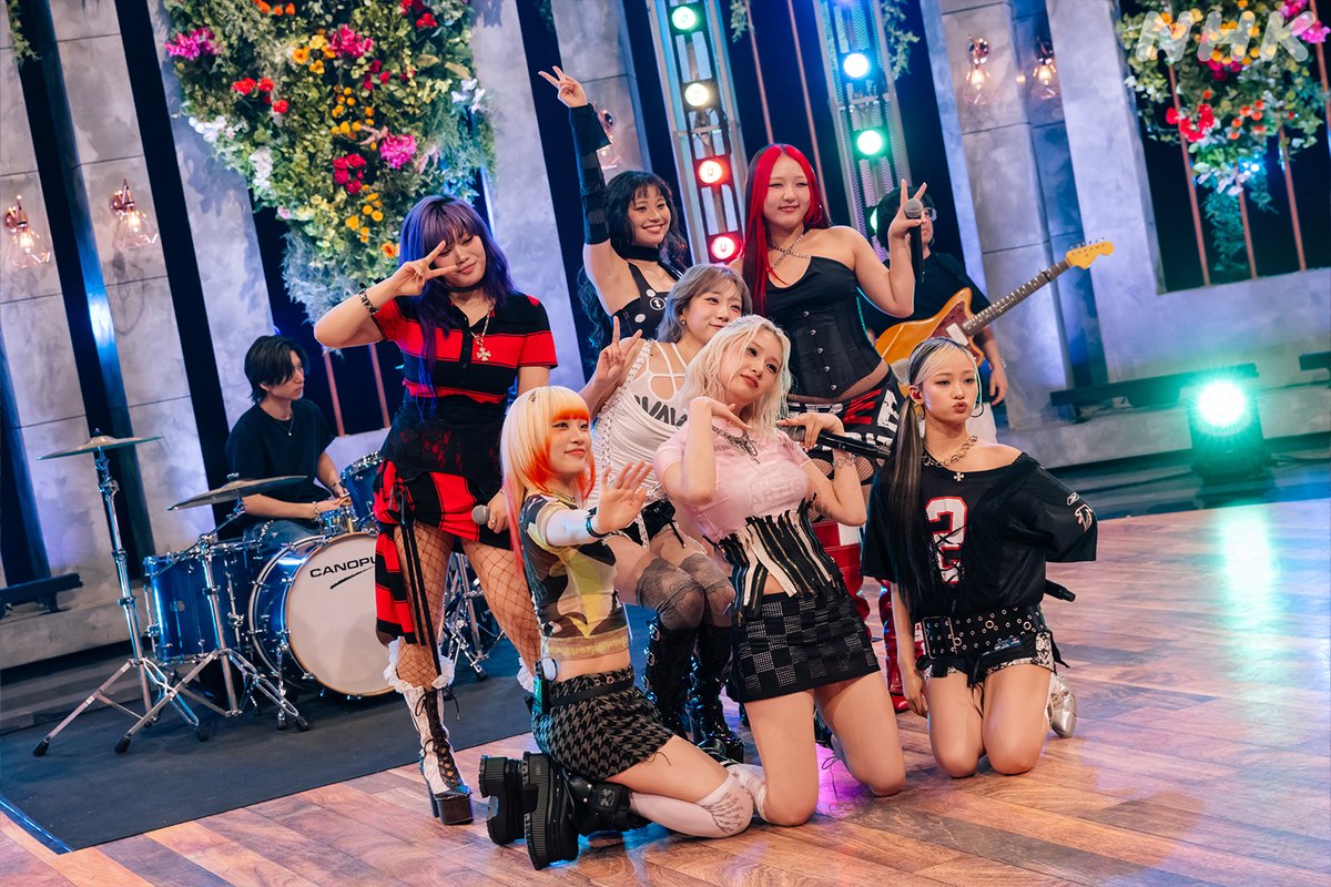 nhk_venue101's tweet image. ✨#Venue101 見逃し配信中✨

スマホでも👇
web.nhk/tv/an/venue101…

放送中の写真を公開💚

🕺#AyumuImazu / #CLASSIC
💖#Number_i / 3XL
🐈‍⬛#にしな / グローリー
🌹#HANA / #BadGirl

🎙MC #生田絵梨花 #濱家隆一

プロフィールのリンクから
公式インスタを✅