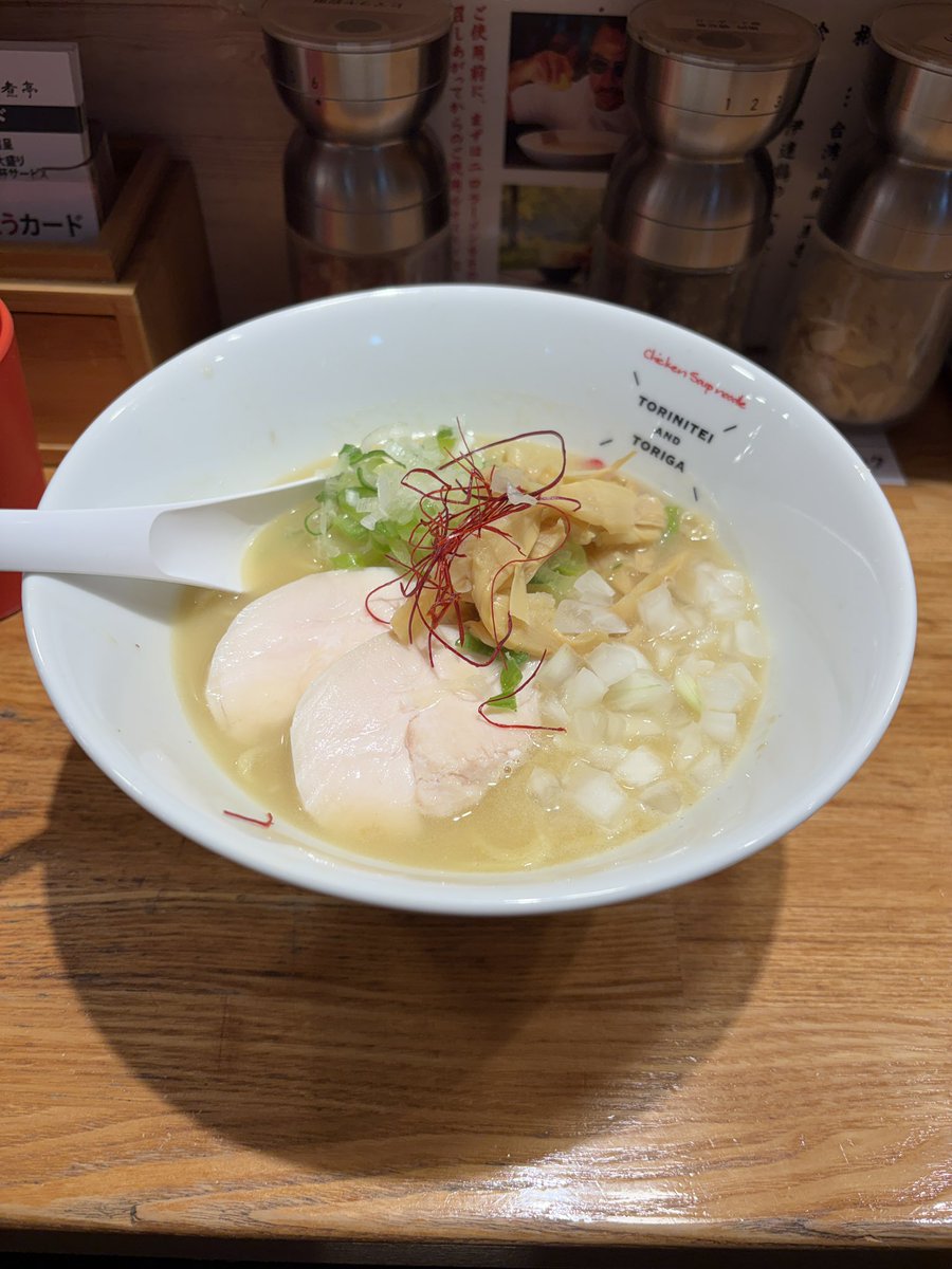 今日は雨の中、ご褒美ランチ980円と鶏白湯ラーメン。
どちらも激うま。リピ確定。
