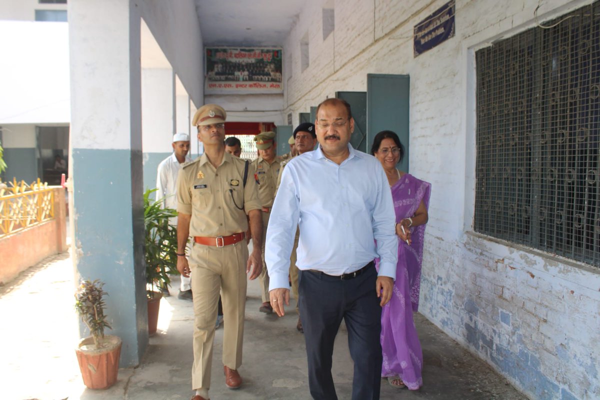 DM Meerut tweet media