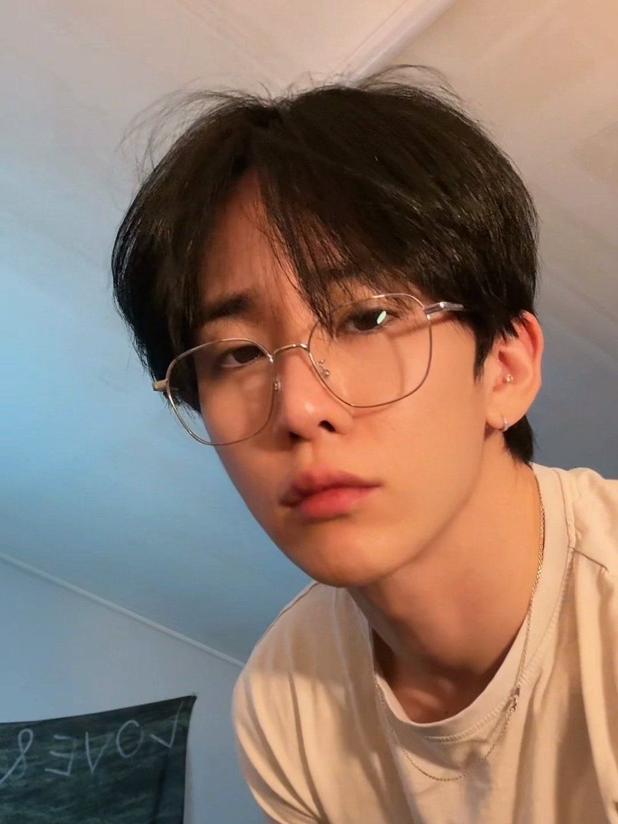 비비빔냉 tweet media