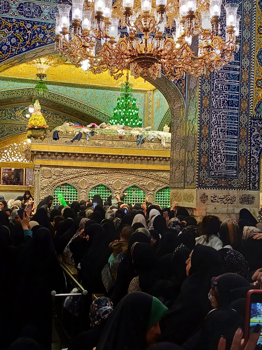 دلتو راهی حرم‌کن و بگو
آقاجان...
هرکسی درد دلش
از عشق تو نوری دارد
گله از فاصله و غربت دوری دارد

#ایران_امام_رضا
#صحن_رضا_جان