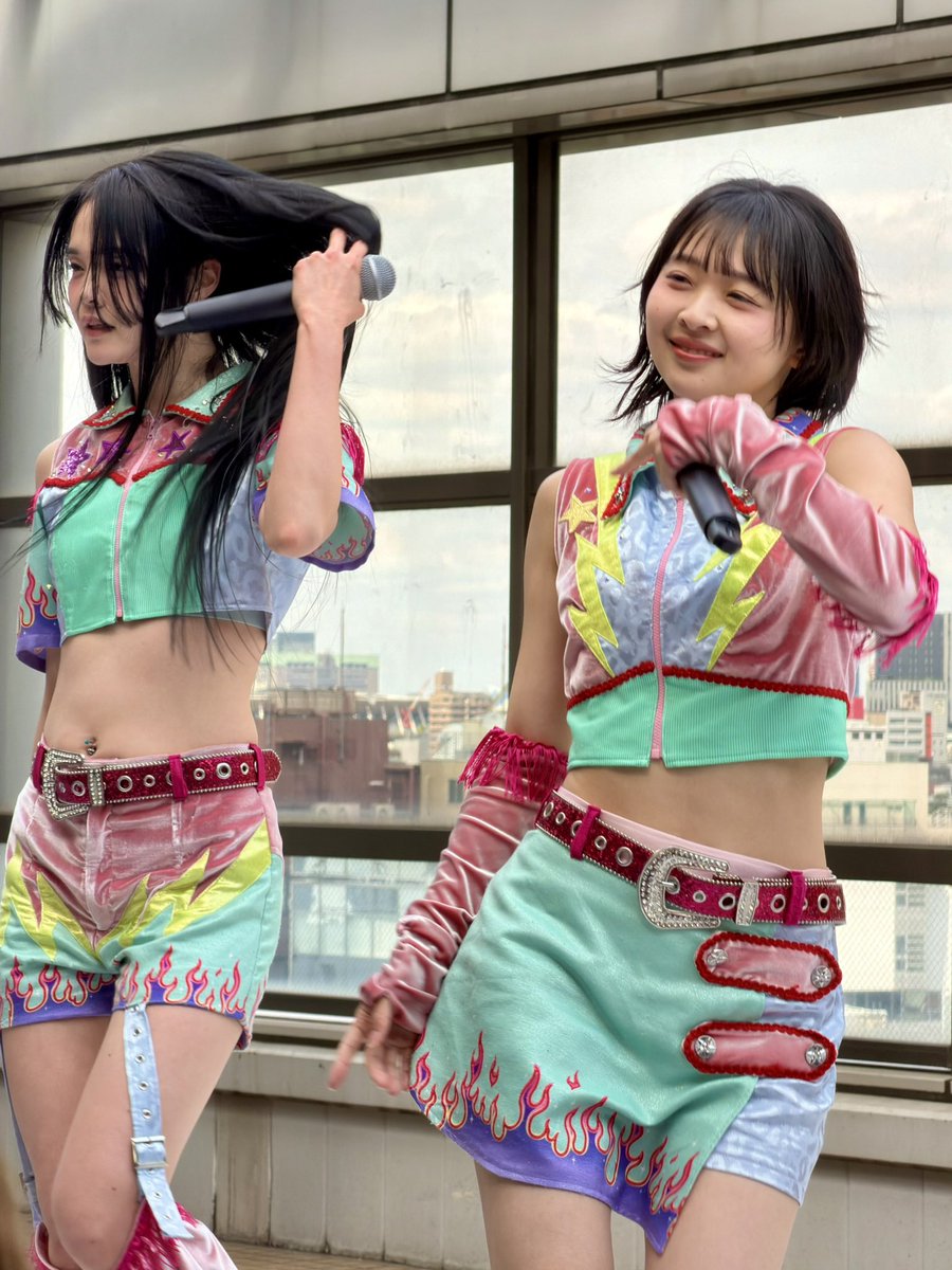 YASEIYAN's tweet image. セクシティおヘソ出し対決🤙💥🌝

#PIGGS