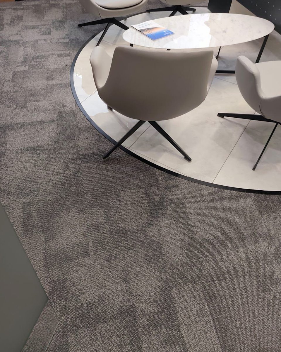 Azm_anilzemin's tweet image. Anti alerjik, anti bakteriyel, 15 yıl garantili leke tutmaz Interface Natural History 610 slate karo halı.

#interior #interiorarchitecture #carpet #lvt #floor #zemin #anilzeminmarket #interface
