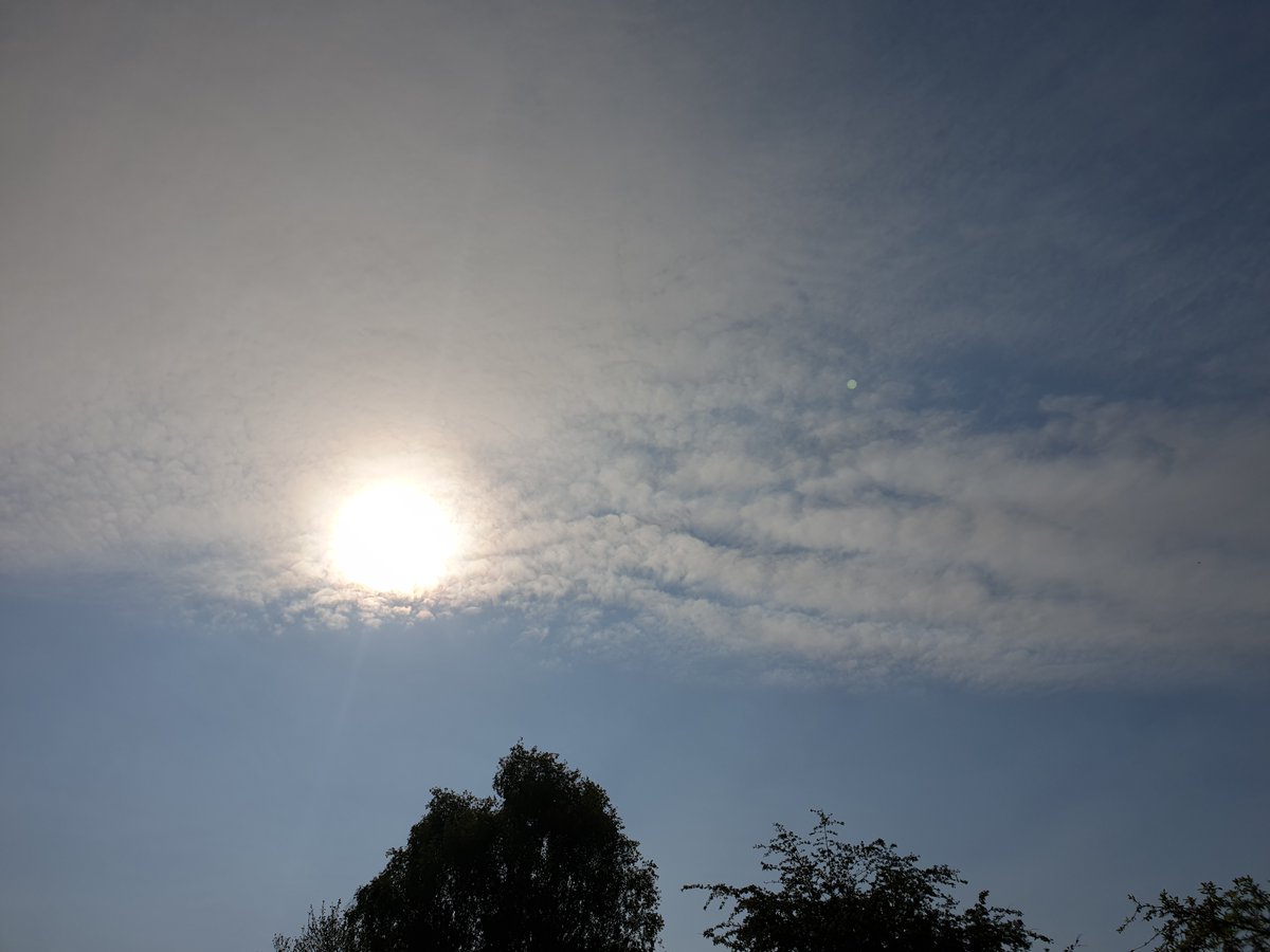 Para9871's tweet image. Today's #Geoengineering blocking the power of the Sun and making it cold.
#ClimateScam
#GlobalistScum