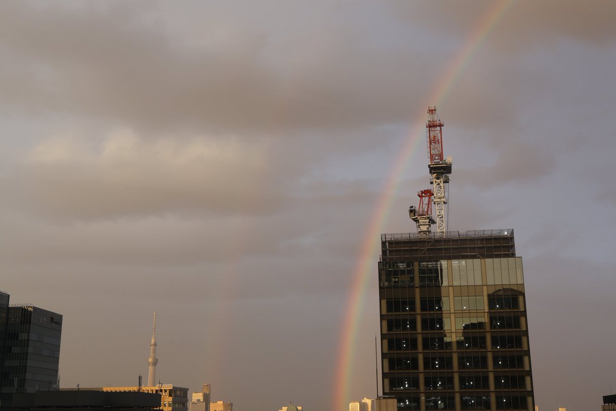 KieskeeE's tweet image. 18時09分。
都心の夕空にダブルレインボー。
主虹も副虹もはっきり。
Double rainbow at metropolitan TOKIO.
#イマソラ
#虹
#rainbow