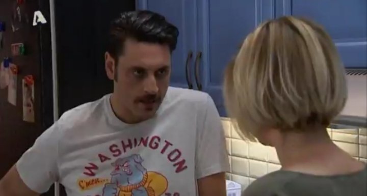 V67337943V's tweet image. Σήμερα σκέφτηκα να δημιουργήσω όπως κάνω αρκετά συχνά ένα compilation-κολλάζ με θεματική από ατάκες που έγιναν σήμα κατατεθέν των συγκεκριμένων ρόλων του ειδώλου σε σειρές 
"Το λιλά είναι χρώμα" #SINGLES 
"Γ@μω το στανιό μου" #LAPD 
" Νικολέτα μίλησα" #mourmoura