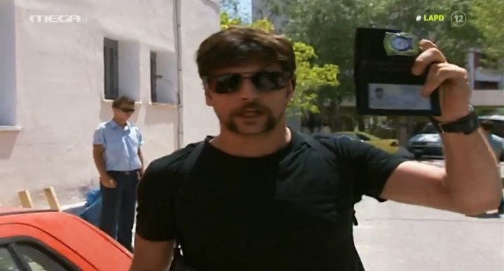 V67337943V's tweet image. Σήμερα σκέφτηκα να δημιουργήσω όπως κάνω αρκετά συχνά ένα compilation-κολλάζ με θεματική από ατάκες που έγιναν σήμα κατατεθέν των συγκεκριμένων ρόλων του ειδώλου σε σειρές 
"Το λιλά είναι χρώμα" #SINGLES 
"Γ@μω το στανιό μου" #LAPD 
" Νικολέτα μίλησα" #mourmoura