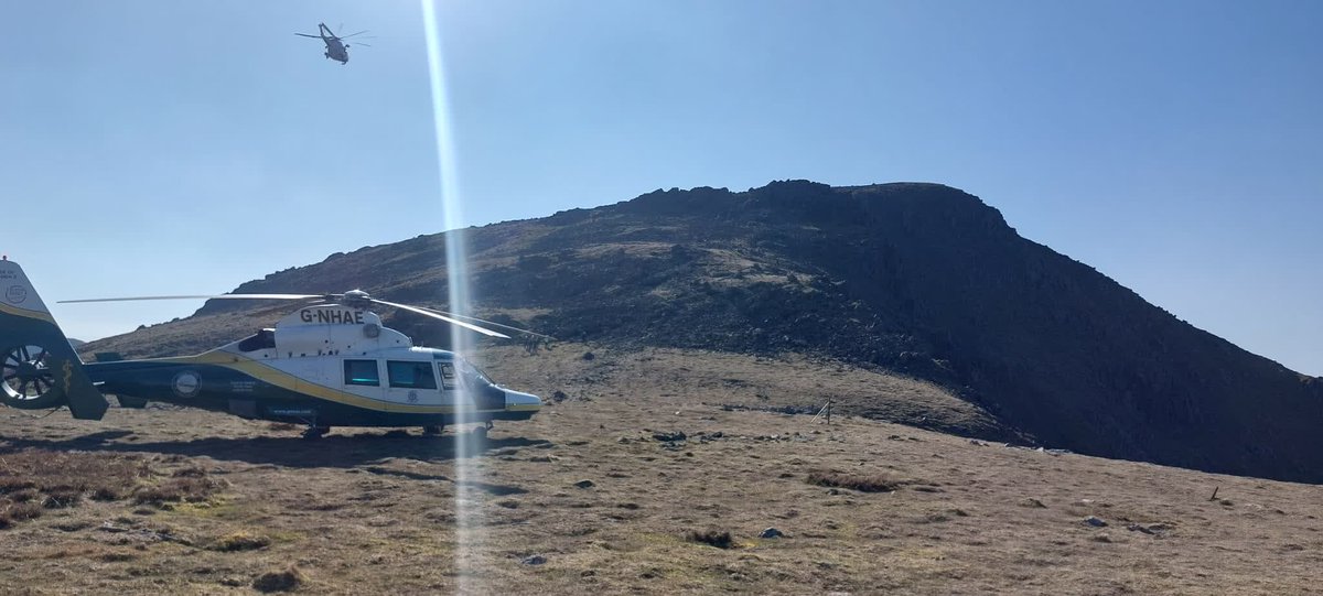 GNairambulance's tweet photo. Over the weekend our critical care team was activated to 15 incidents (including stand downs).

Here's a breakdown of the incidents:
❤️ Six cardiac arrests
🚗 Four road traffic collisions
⚠️ Three falls
👊 One assault
🩺 One medical incident

https://t.co/nsUDZGdswc https://t.co/tnU08dE9Xi