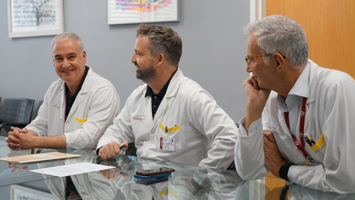 📝Guillermo Parrilla nuevo jefe de sección del Serv. de Neurología Arrixaca. Mas de 2⃣0⃣años tratando de manera intervencionista enfermedades vasculares del sistema nervioso. 
🧠Suma clínica y técnica a partes iguales y sella la relación necesaria entre la neuro y la radiología.
