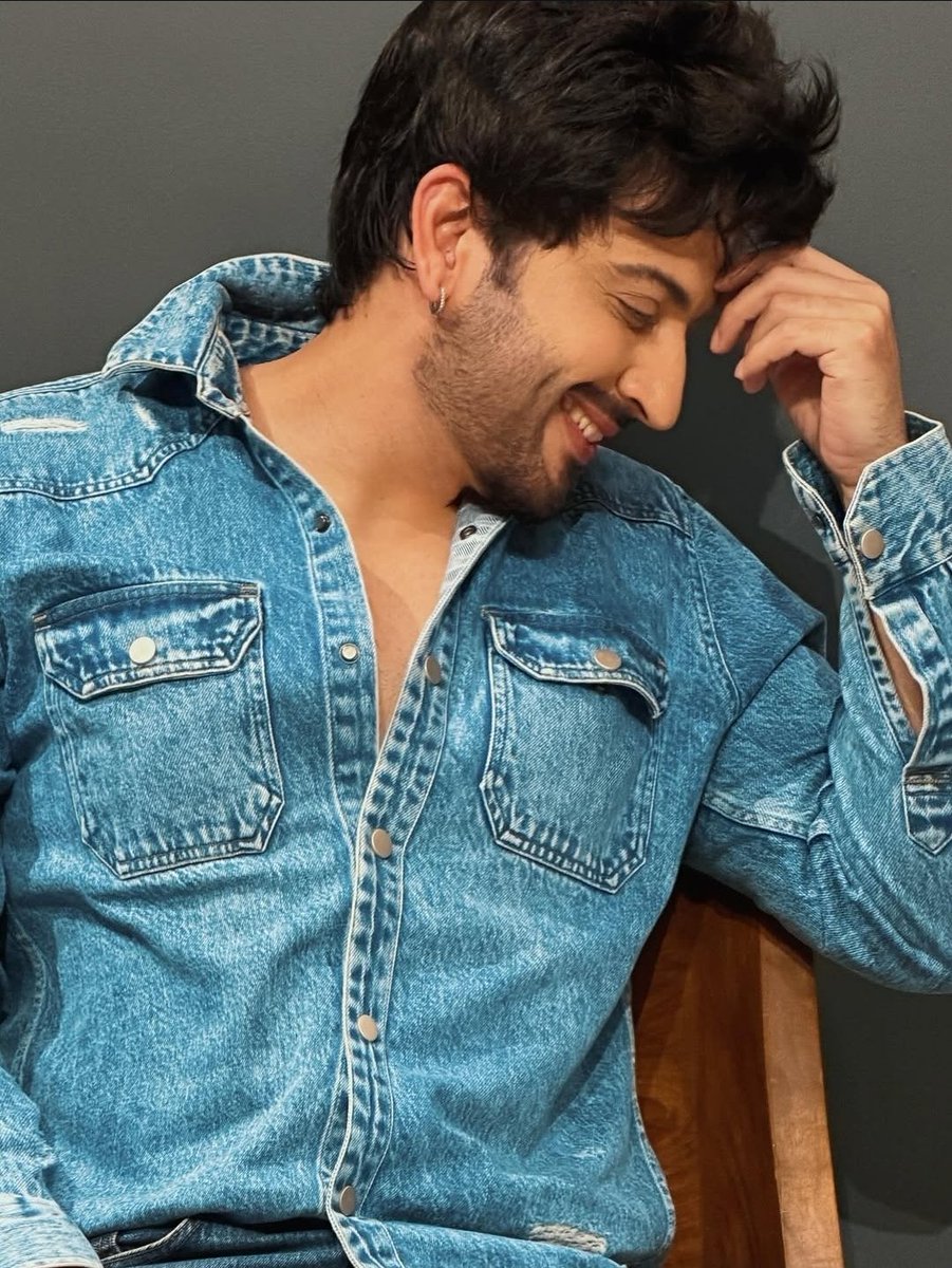 Shy shy haaye haaye❤️😍🙈
This smile and the blush melts our hearts 💖❤️💕
#Dheerajdhoopar