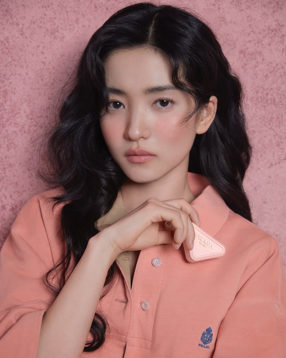 taeri_yeosin's tweet photo. Kim Taeri X Prada Beauty https://t.co/5gKeE4uyQz