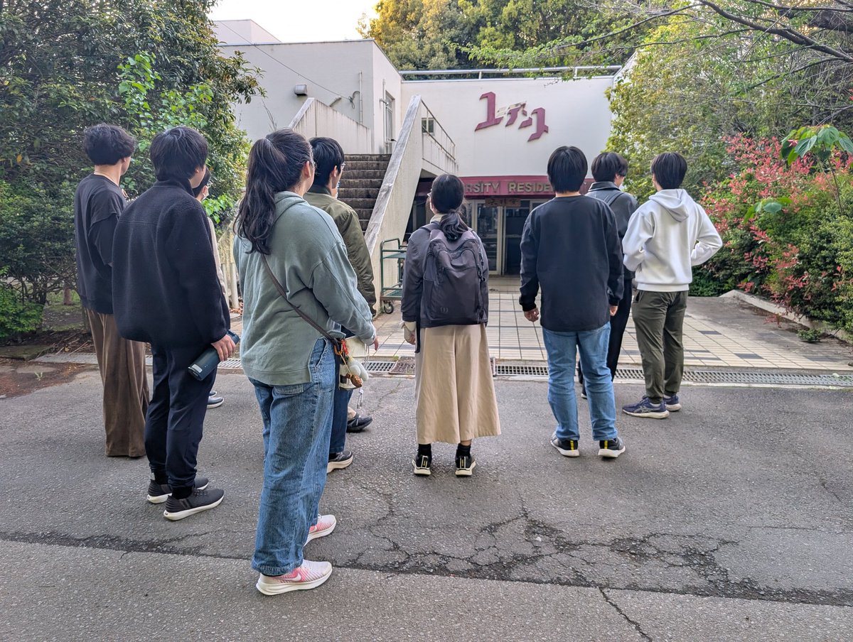 RIS_sokken's tweet photo. 【活動報告】
本日4月27日、熊谷キャンパス巡検を行いました！

キャンパスの隅々まで歩き回り、滅多に行く機会がない場所も訪れました！

#春から立正  #立正大学 https://t.co/PDQSxzFHLt