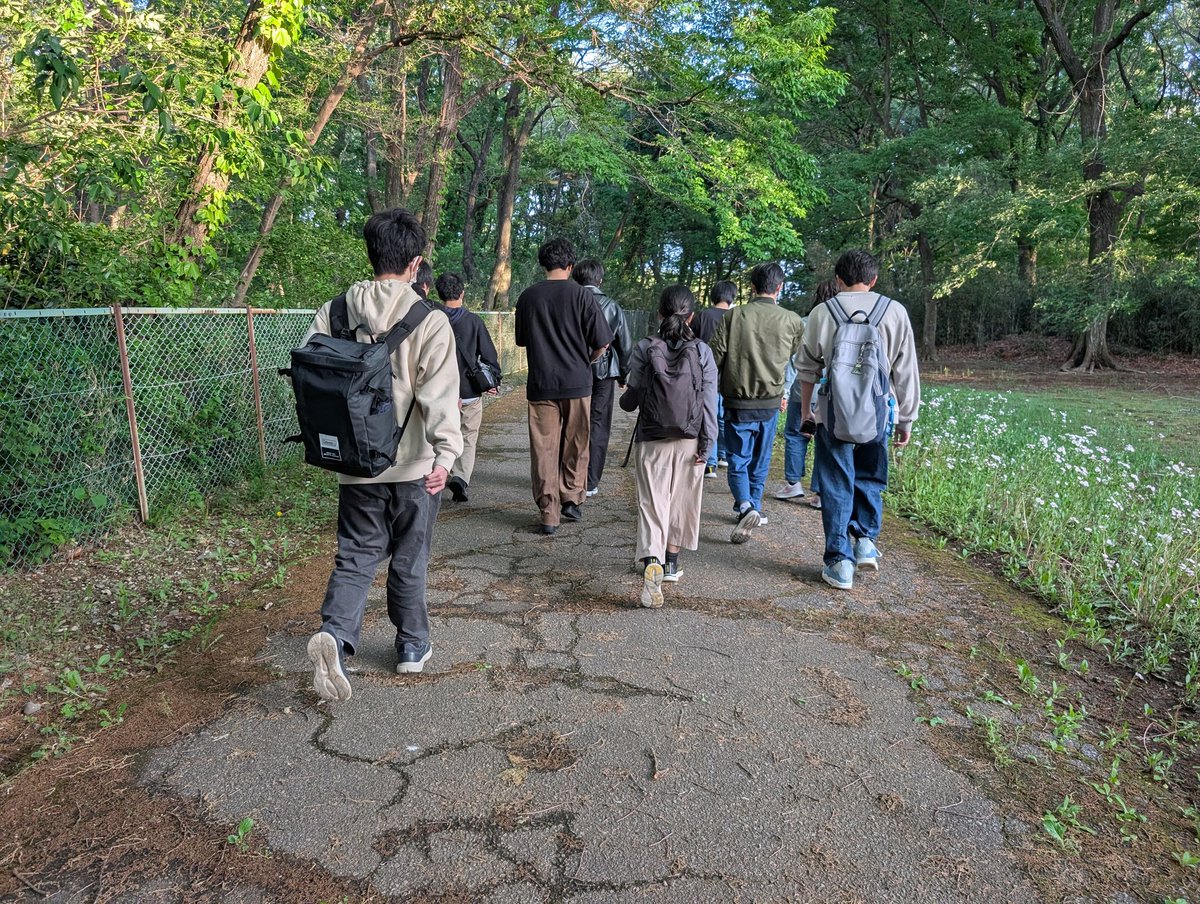 RIS_sokken's tweet photo. 【活動報告】
本日4月27日、熊谷キャンパス巡検を行いました！

キャンパスの隅々まで歩き回り、滅多に行く機会がない場所も訪れました！

#春から立正  #立正大学 https://t.co/PDQSxzFHLt
