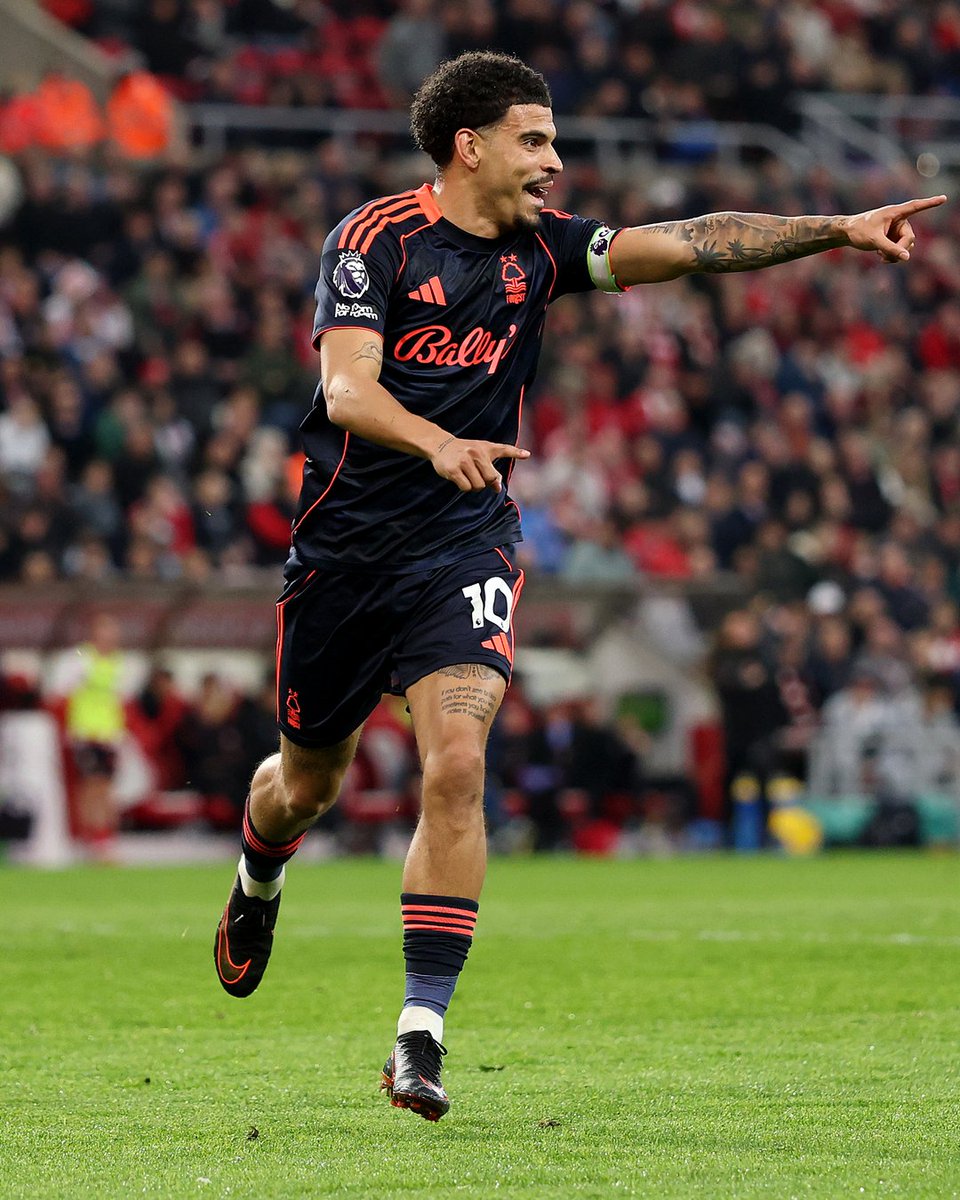 OfficialFPL's tweet image. Four out of the five most-transferred in players for Gameweek 34 delivered returns:

Watkins - 2 points
Bowen - 10 points
Gibbs-White - 13 points
Virgil - 4 points
Pedro Porro - 9 points

A success for your #FPL team? 🤔