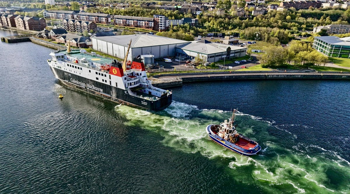 DougieCoullPix's tweet photo. This morning’s early arrival for dry dock 😊

#photography #riverclyde #shipping #maritime #ferry #finlaggan #calmac https://t.co/cJYHSAphva