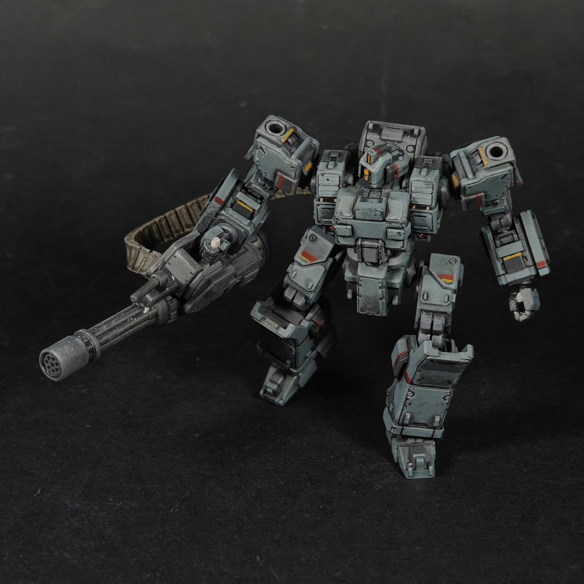 SeanSuchanya's tweet image. Painted up a display sample of the updated 'Groundhog' model. This kit will be available at Game Market in May. #mech #mecha #robot #eisenfront #miniature