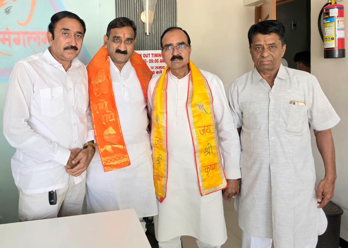 RajeshDhakadngd's tweet image. आज उज्जैन में रामलाल मालवीय जी (अनुसूचित आयोग के सदस्य) को नवीन दायित्व प्राप्त होने पर हार्दिक बधाई एवं शुभकामनाएँ प्रेषित कीं।

आपके उज्ज्वल कार्यकाल एवं जनसेवा के प्रति समर्पित योगदान की कामना करता हूँ। 🙏✨

#Congratulations #RamlalMalviya #Ujjain #MadhyaPradesh #Leadership