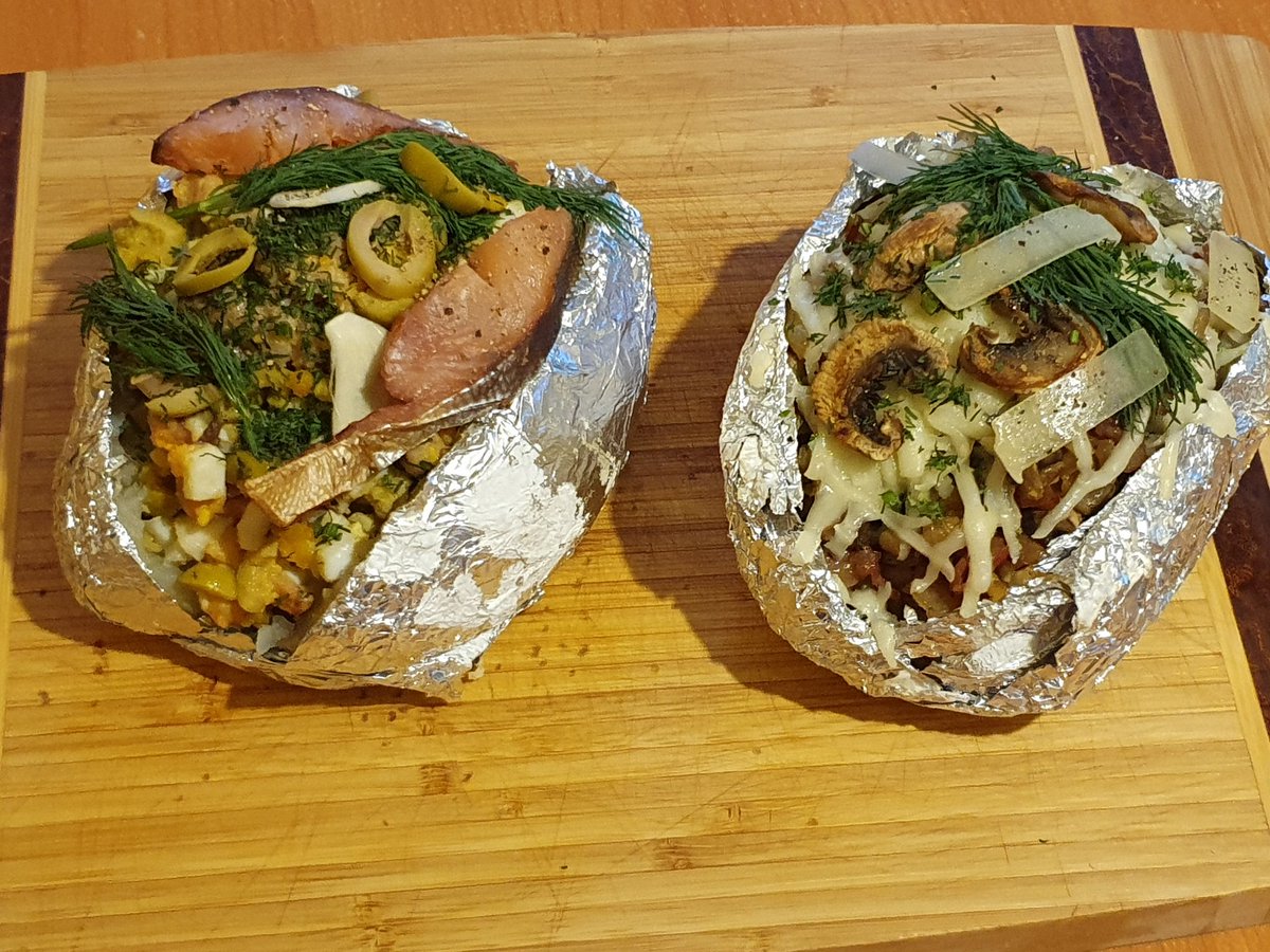 J0hn_3Volta's tweet image. запекаешь картошку, разминаешь её со сливочным маслом, наполняешь начинкой которая нравится, прогреваешь и получаешь очень простое но красивое и эффектное блюдо

#едадлянищих 
#comfortfood