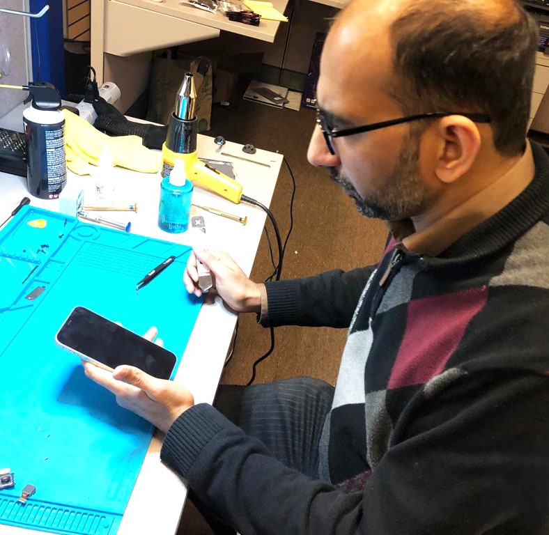 FixRaleigh's tweet photo. iFixFast delivers affordable #repair for #smartphones, #tablets, Gaming Console &amp; #computers. We fix #iPhone, #Samsung, #Huawei, #Sony, PS5 &amp; more with quick turnaround times.

#Technology #PhoneRepair #iPhoneRepair #GamingConsole #HDMIRepair #Raleigh #RaleighNC #NorthCarolina https://t.co/QrYVcD8Pyv