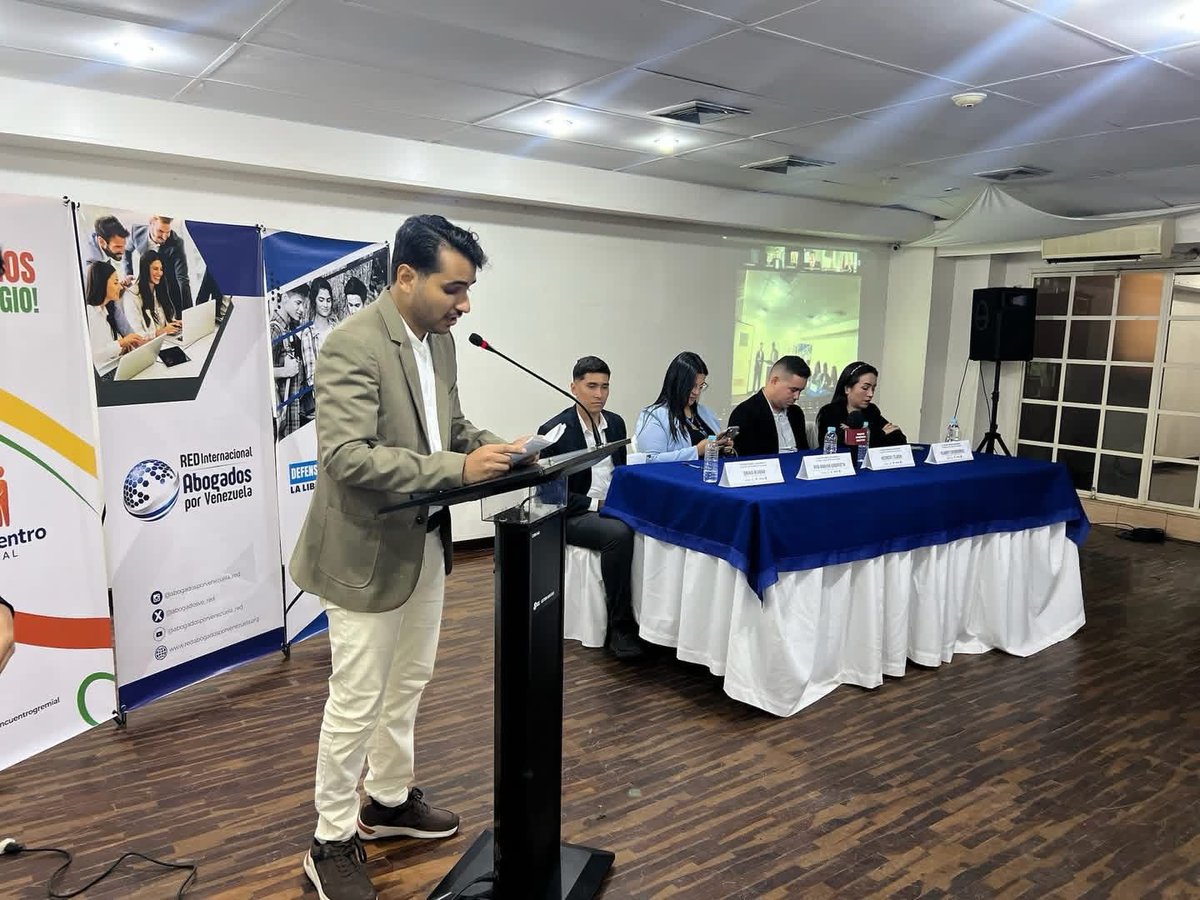 Abogadosve_red's tweet photo. La Red Internacional de abogados por Venezuela junto a @reencuentrogremial @fedevenacional @alerta171uc
@infopolito llevamos a cabo el II Foro Jurídico denominado
"LA JUSTICIA TAMBIÉN SE RECONSTRUYE" un espacio que logró reunir a más de 130 participantes EXiTO TOTAL..!! https://t.co/ozlwgkvlrw