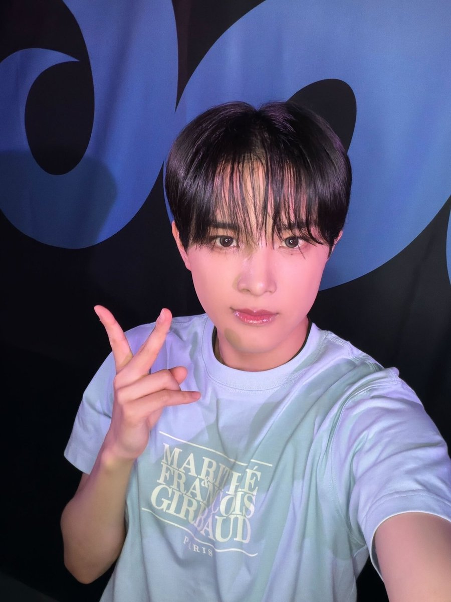 aoen_members's tweet image. 優樹(YUJU)です🐶🩵

沖縄公演ありがとうございました！！
熱すぎて最高の空間でした😆
aoring一人一人を幸せにできるように頑張るぞ٩( ᐛ )و٩( ᐛ )و

#aoen_青のはじまり
#aoen #アオエン #優樹 #YUJU