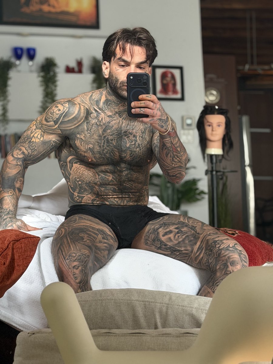 Julius Scissor tweet media