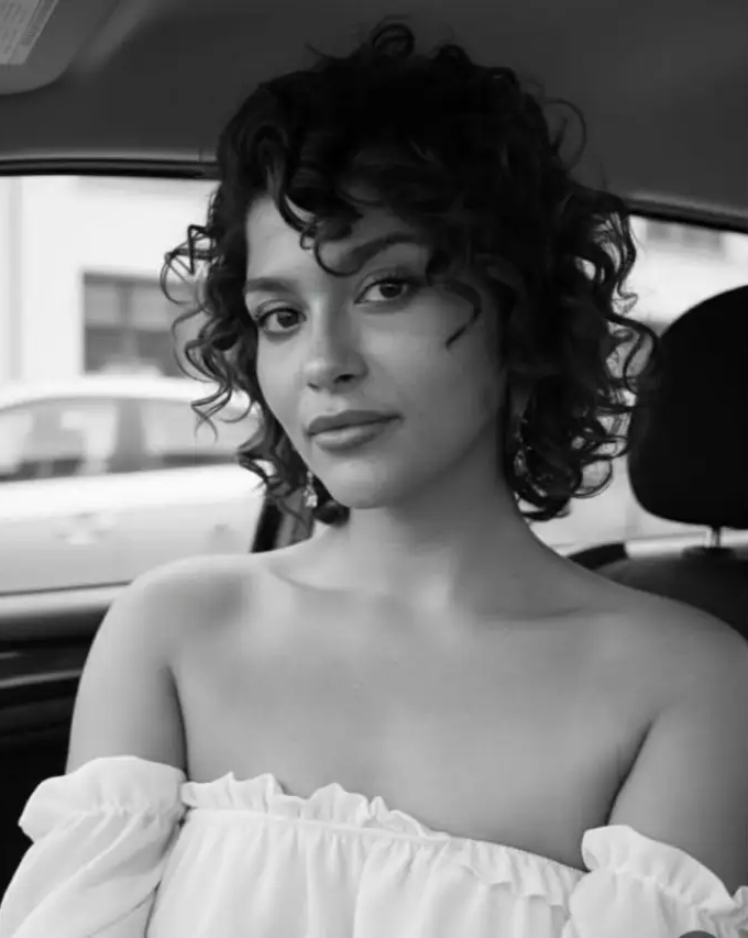 Almanya’dan tatil için İstanbul’a gelen 24 yaşındaki Başak Schlosser, Fatih’te kaldığı otel odasında ölü bulundu.

Genç kadının, ölümünden önce bir bakkala sığınıp "Beni kaçırmaya çalışıyorlar" diyerek yardım istediği ortaya çıktı.

Otel kamerasındaki 9 saatlik kayıt boşluğu